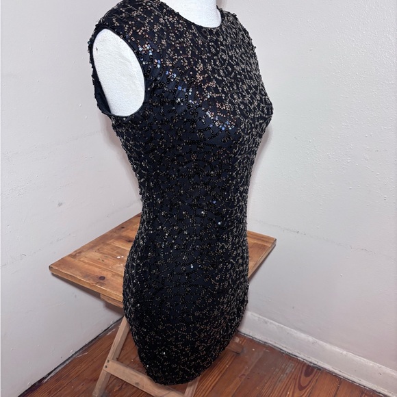 Lily Rose Sequence Dress - Picture 7 of 13